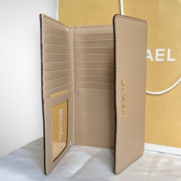 NWT Michael Kors Large Pebbled Leather Tri-Fold Wallet in Truffle (Nude) $158 - Picture 8 of 17